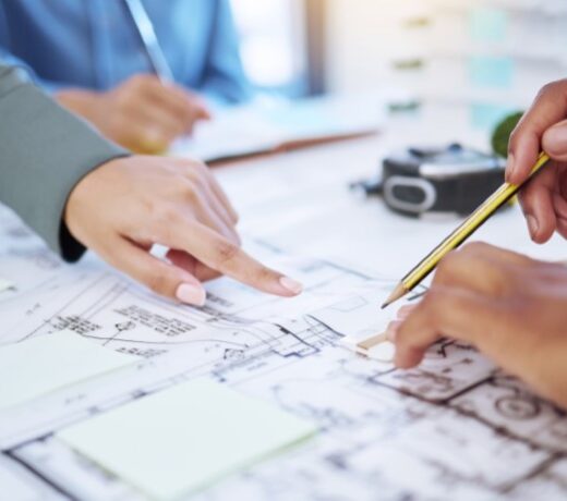 Karriere bei der Hoesch Spundwand und Projekte GmbH_Hände auf Bauplan